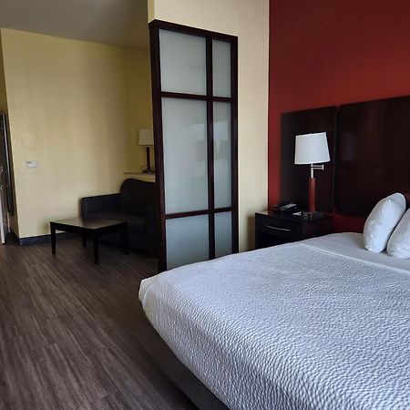 Days Inn & Suites By Wyndham Houston / West Energy Corridor Eksteriør bilde