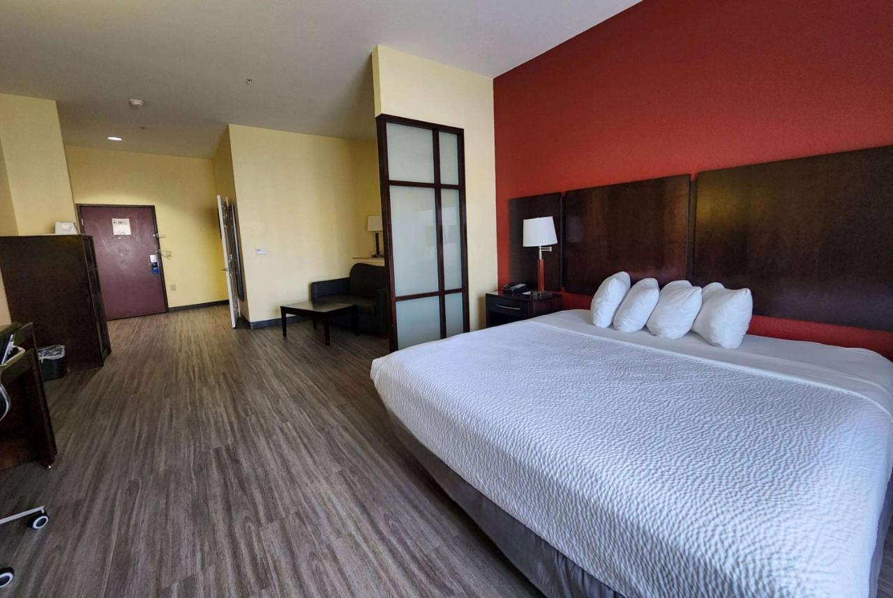 Days Inn & Suites By Wyndham Houston / West Energy Corridor Eksteriør bilde