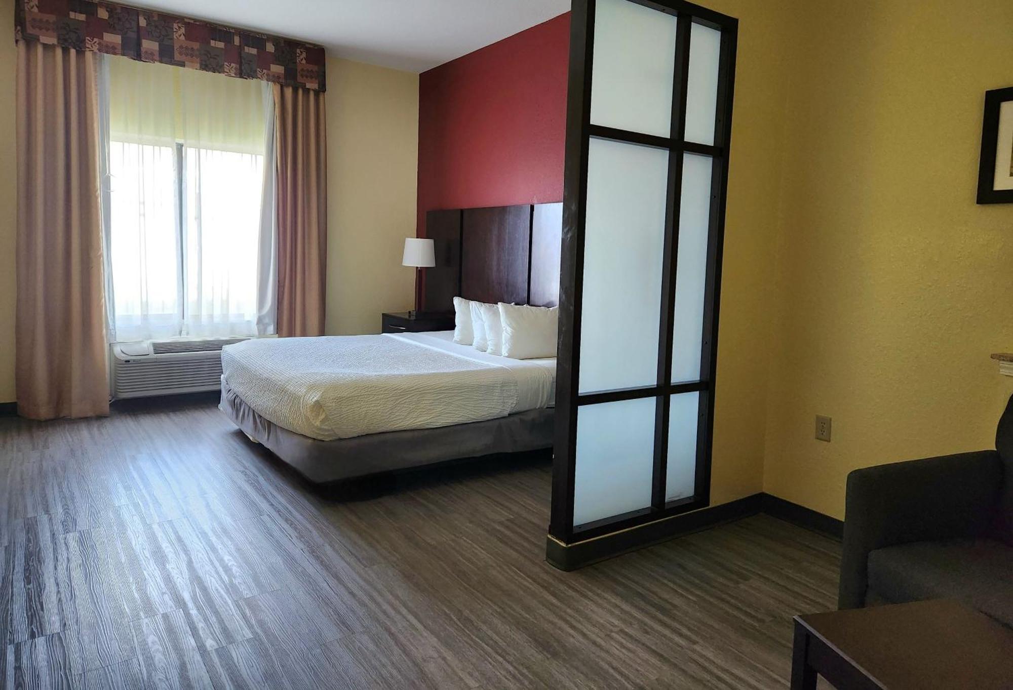 Days Inn & Suites By Wyndham Houston / West Energy Corridor Eksteriør bilde